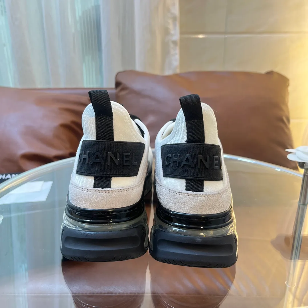 👟👟Ex-factory price 600👟👟 [Long-term supply of high-end versions] ⚠️Note: This model has many colors and the market has a complete range of colors. Welcome to consult ~ chanel Chanel Xiaoxiang casual sports shoes for couples and dad shoes for couples. The original version of the counter is 1:1, each color is accurately matched, and the internal standard is coded. ❣️Fabric material: original imported cow down + imported fabric, ❣️Inner material: imported breathable velvet, ❣️Outsole material: Original 1:1 mold opening, 3 layers of TPU ❣️Number of sizes: Women's 35-42 Men's 39-46 (Men's ➕10) Couple's version (with full set of high-end packaging)